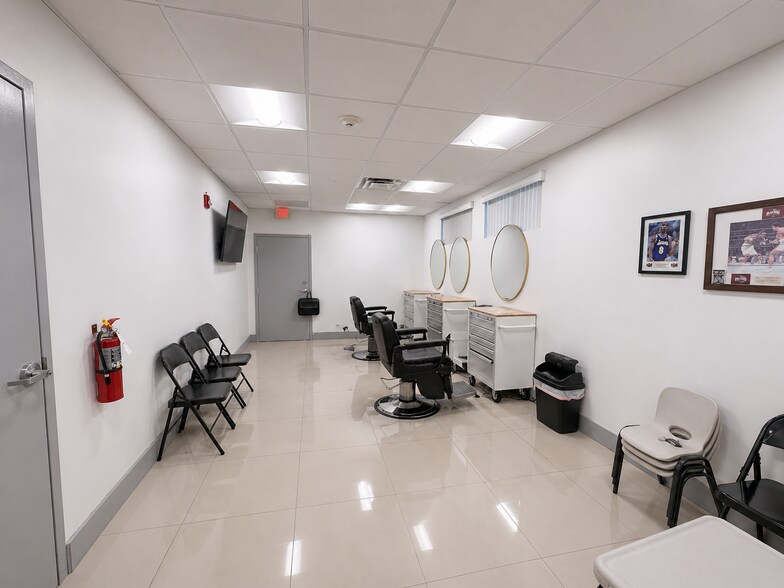 More Photos Of 8476 SW 40th St, Miami Storefront Retail Office For Lease