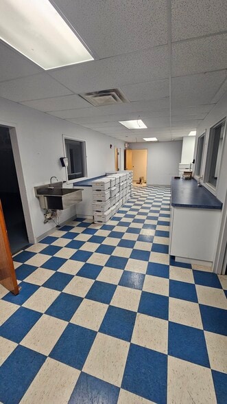 More Photos Of 6460 Atlanta Hwy, Alpharetta Veterinarian Kennel For Lease