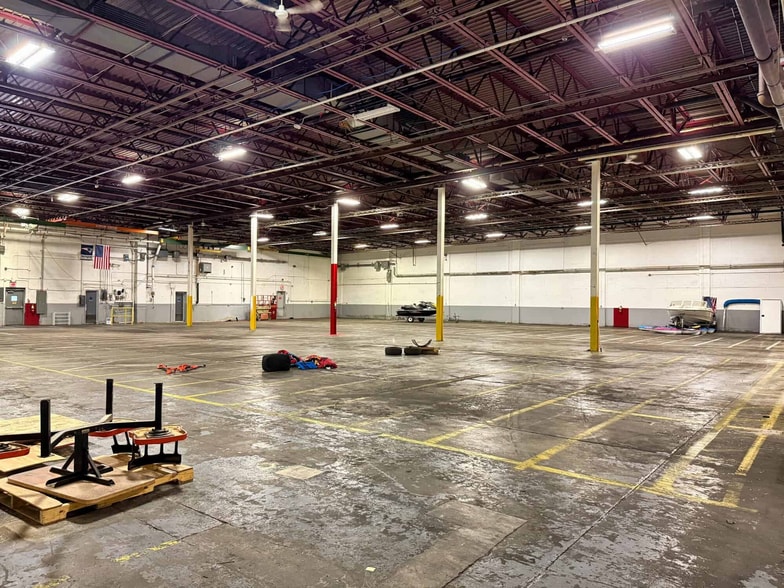 More Photos Of 185 Warren St, Glens Falls Distribution For Lease