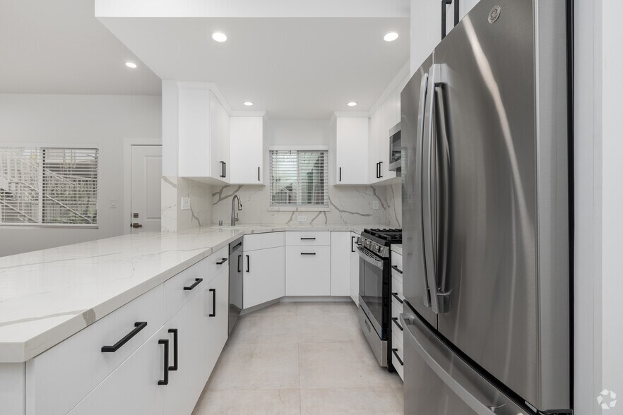 More Photos Of 6337 Primrose Ave, Los Angeles Apartments For Sale