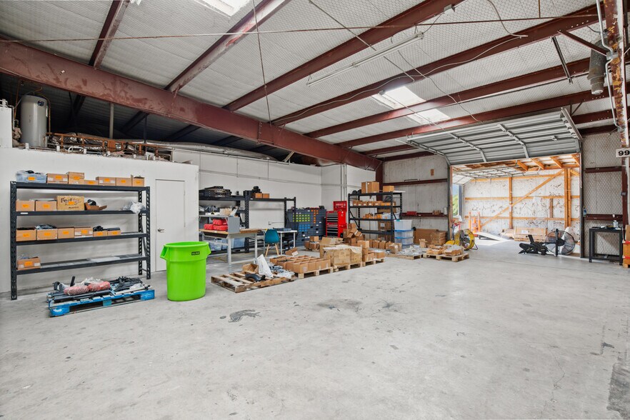 More Photos Of 9300 Brown Ln, Austin Warehouse For Lease