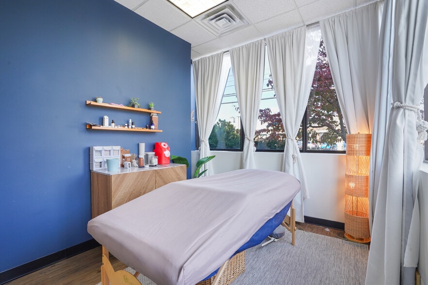 More Photos Of 10 E Willow St, Millburn Office For Lease