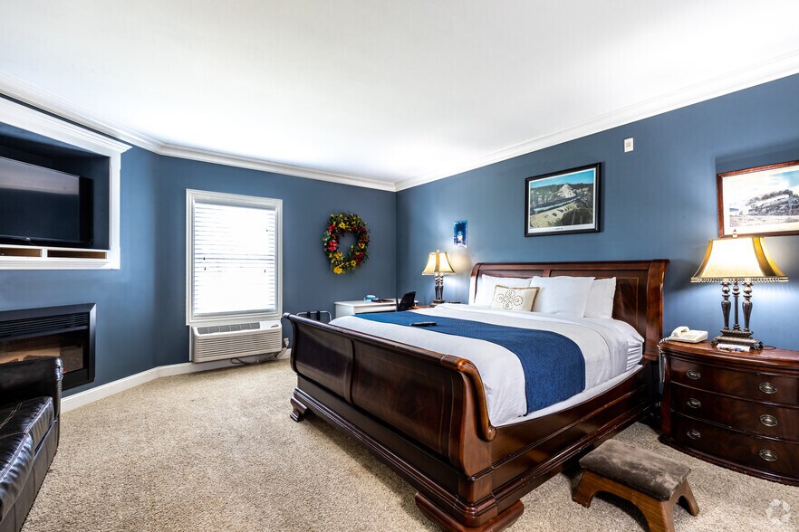 More Photos Of 1245 N Brown St, La Plata Hotel For Sale