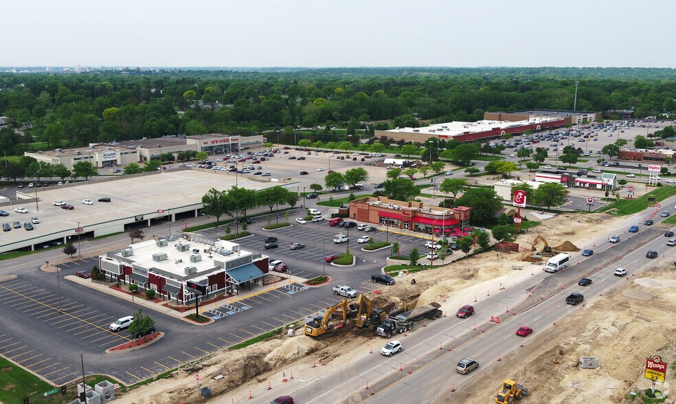 More Photos Of 279 Collins Rd NE, Cedar Rapids Supermarket For Lease