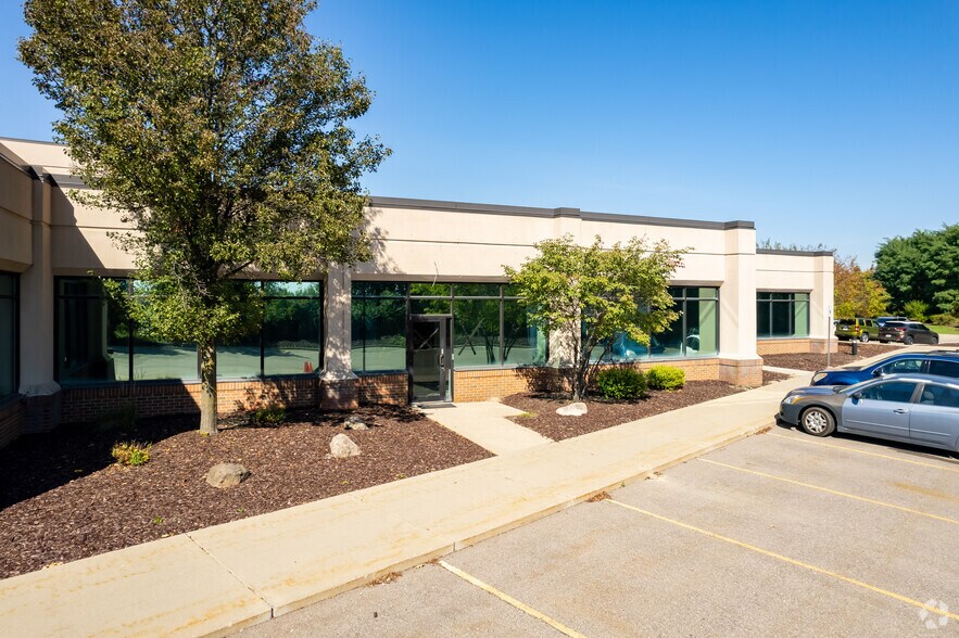 More Photos Of 3903-3985 W Hamlin Rd, Rochester Hills Research And Development For Lease