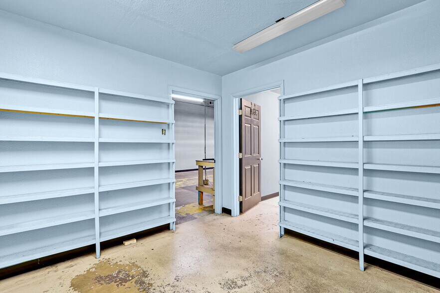 More Photos Of 9109 Dyer St, El Paso Storefront For Lease