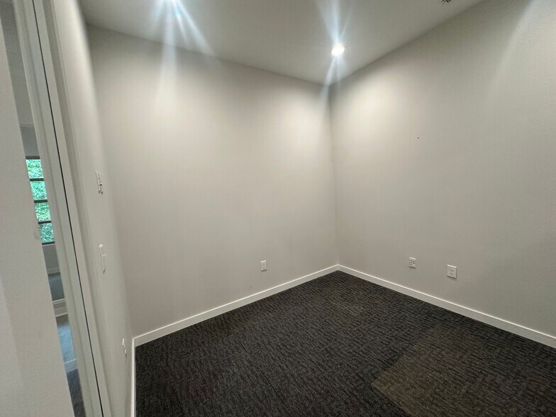 More Photos Of 6110 McFarland Station Dr, Alpharetta Medical For Lease