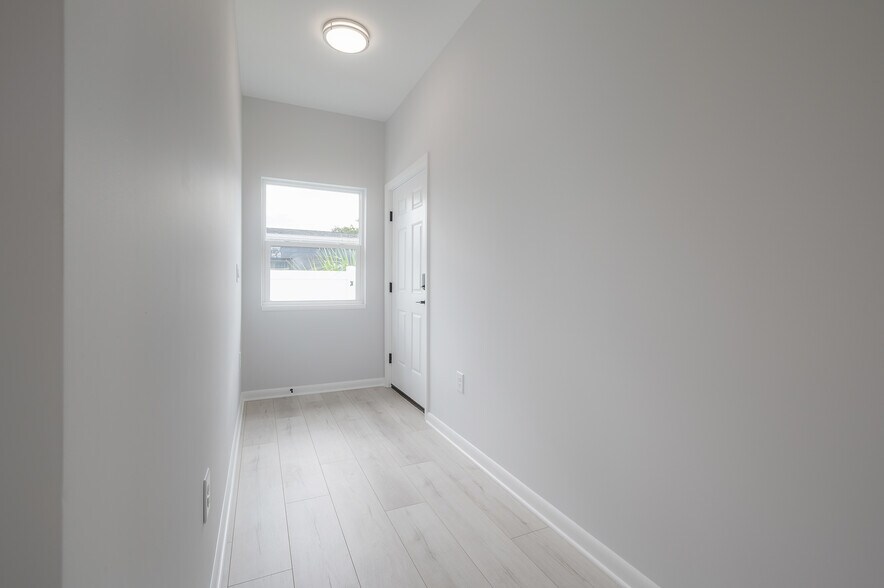 More Photos Of 3921 State St, Tampa Specialty For Sale