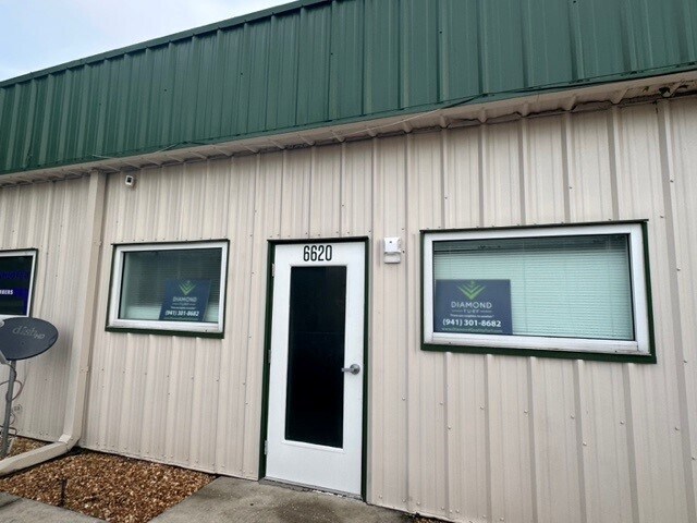 More Photos Of 6618-6628 26th Ct E, Sarasota Warehouse For Lease