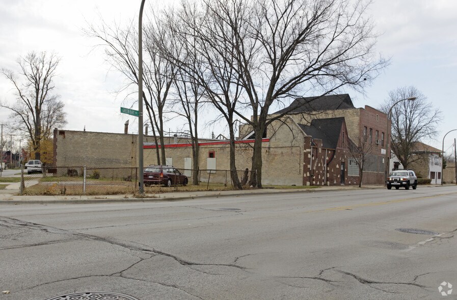 More Photos Of 2156 Green Bay Rd, Evanston Warehouse For Lease