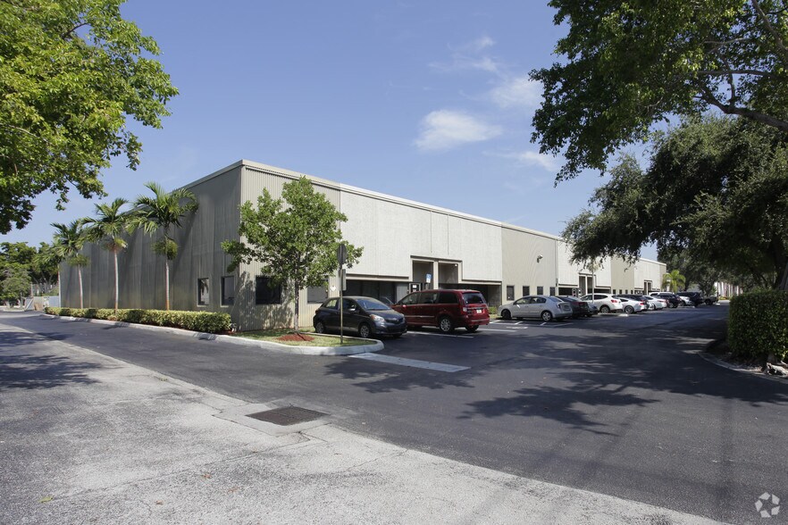 More Photos Of 410-442 S Military Trl, Deerfield Beach Warehouse For Lease
