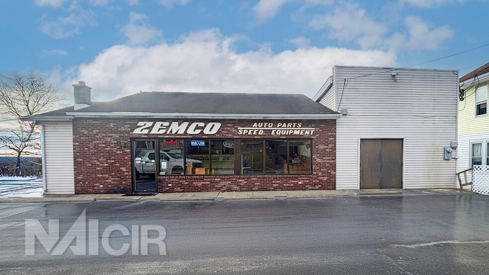 More Photos Of 1616 E Grand Ave, Tower City General Retail For Sale