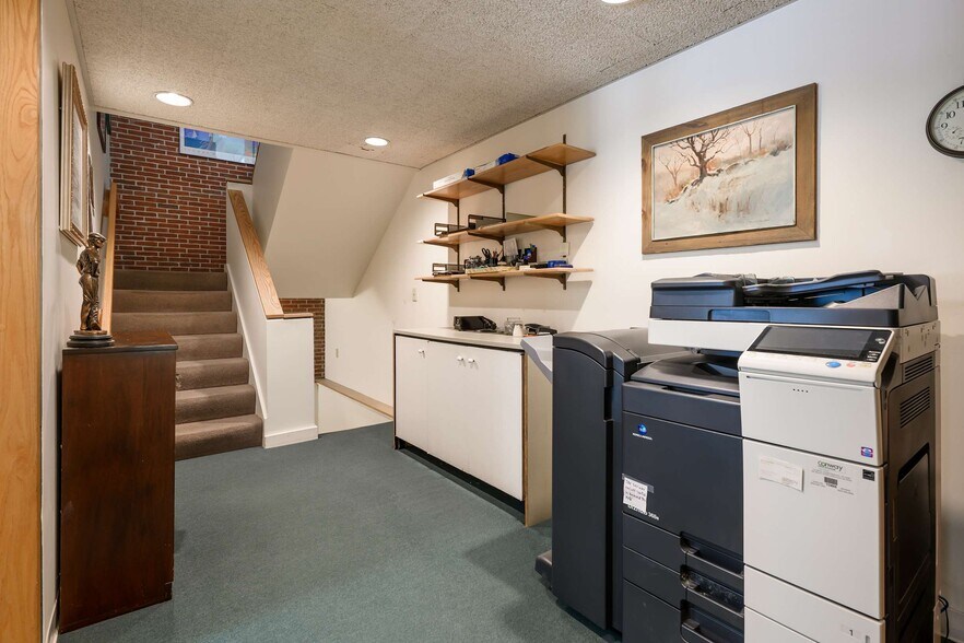 More Photos Of 10 Walker St, Kittery Loft Creative Space For Lease