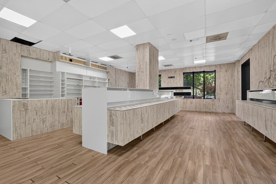More Photos Of 900 N Taylor St, Arlington Continuing Care Retirement Community For Lease