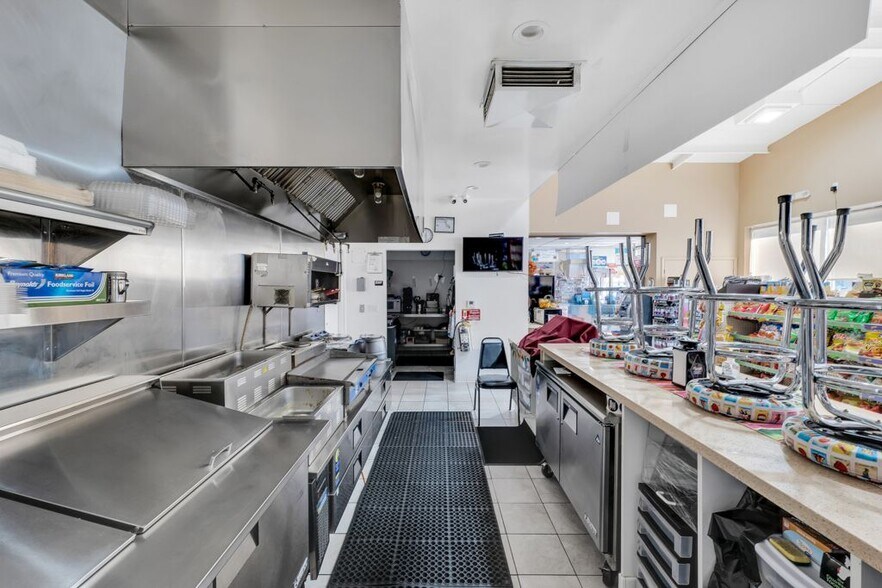 More Photos Of 1541 S Central Ave, Los Angeles General Retail For Sale