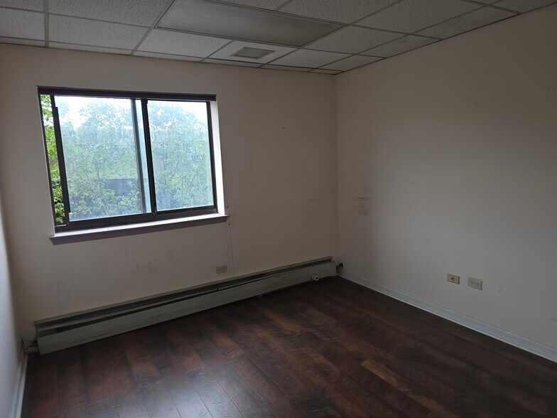 More Photos Of 92-29 Queens Blvd, Rego Park Apartments For Lease