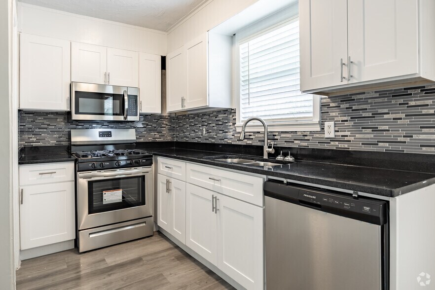 More Photos Of 661 Sherwood Dr, Jonesboro Apartments For Sale