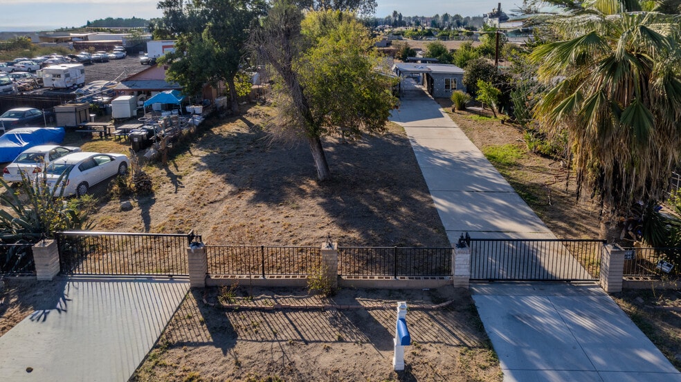 More Photos Of 2314 S Artesia St, San Bernardino Industrial For Sale