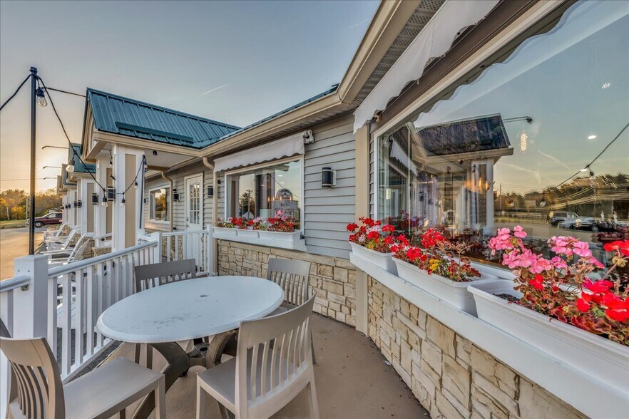 More Photos Of 357 W Main St, Searsport Freestanding For Sale