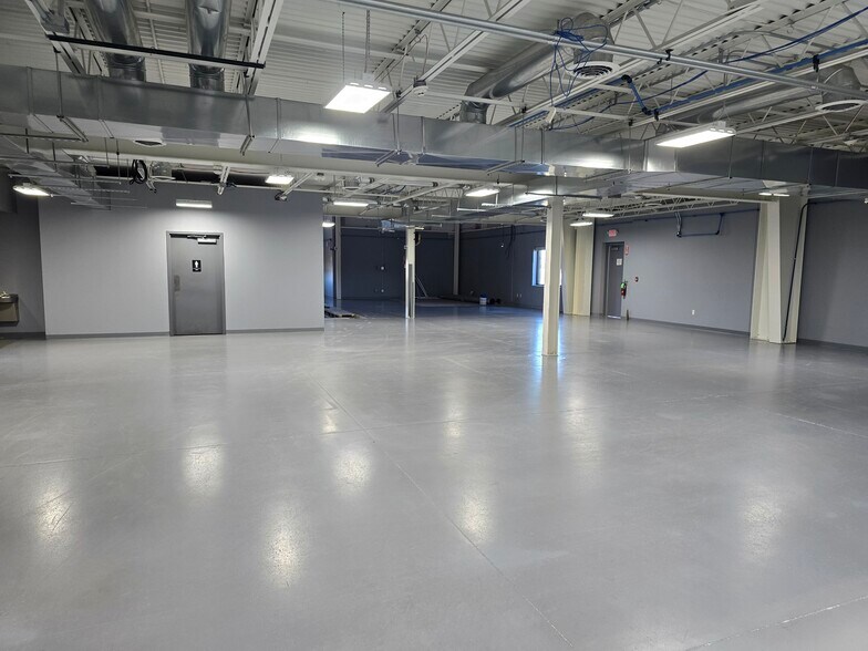More Photos Of 3933 Monitor Rd, Bay City Office For Sale