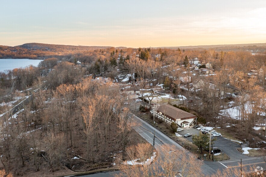 972 S Route 9W, Congers, NY 10920 Hotel For Sale