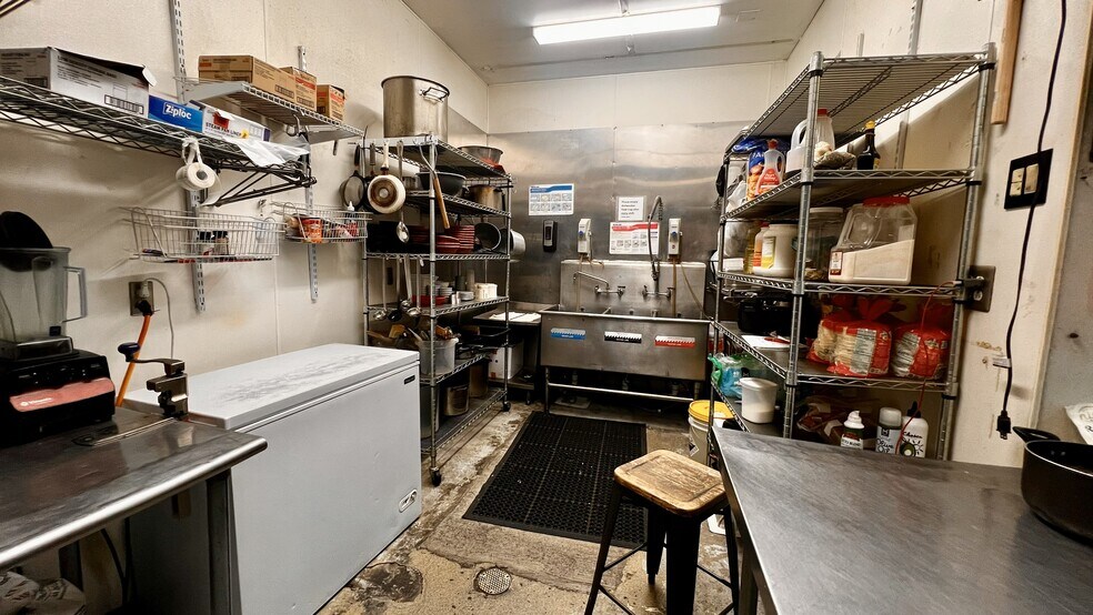More Photos Of 2216 Central Ave SE, Albuquerque Storefront For Lease