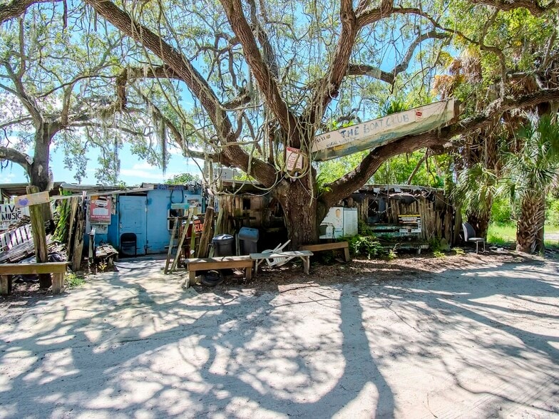 More Photos Of 1761 Beckett Way & US Highway 19, Tarpon Springs Bar For Sale