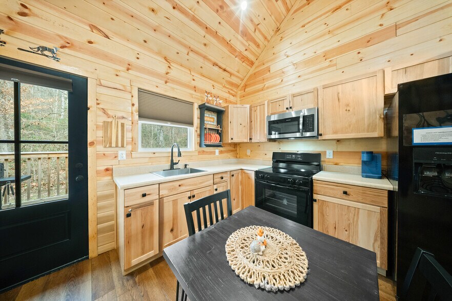 More Photos Of 325 Sinking Rd, Argillite Hospitality For Sale