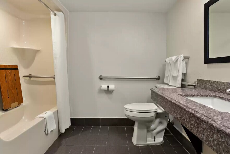 More Photos Of 2855 Old Austin Peay Hwy, Memphis Hotel For Sale