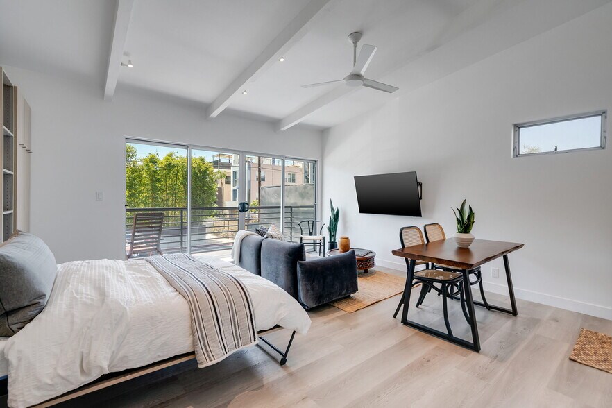 More Photos Of 2602 Pacific Ave, Venice Apartments For Sale