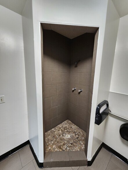 More Photos Of 4833 Lanier Rd, Chino Warehouse For Lease