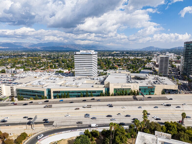 More Photos Of 15301 Ventura Blvd, Sherman Oaks Unknown For Lease
