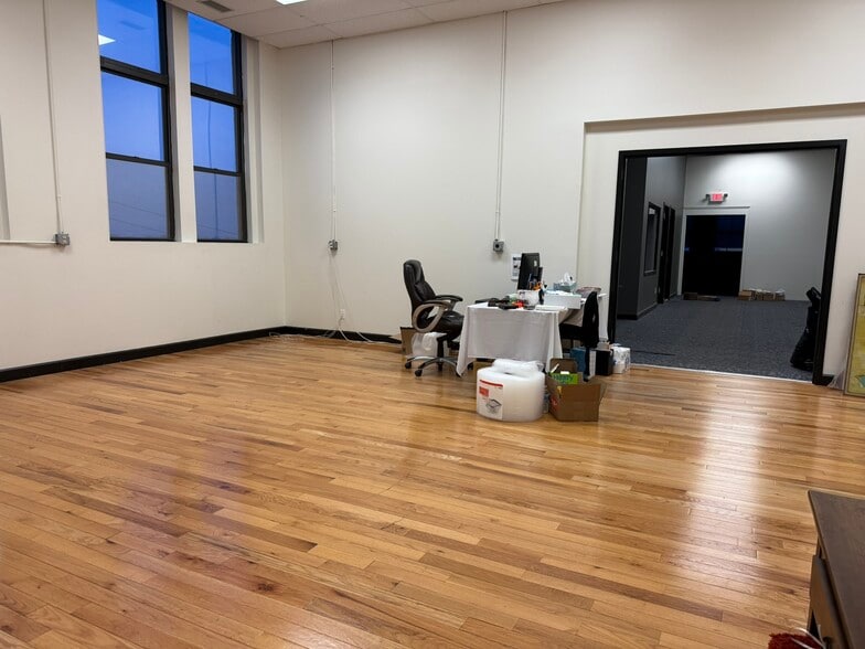 More Photos Of 114 Pearl St, Port Chester Light Distribution For Lease