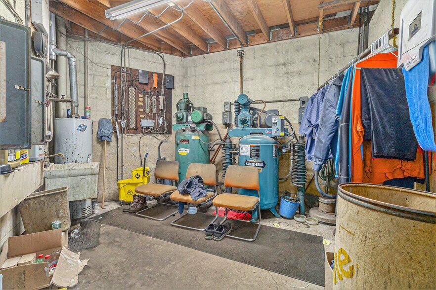 More Photos Of G4112 S Dort Hwy, Burton Auto Repair For Sale