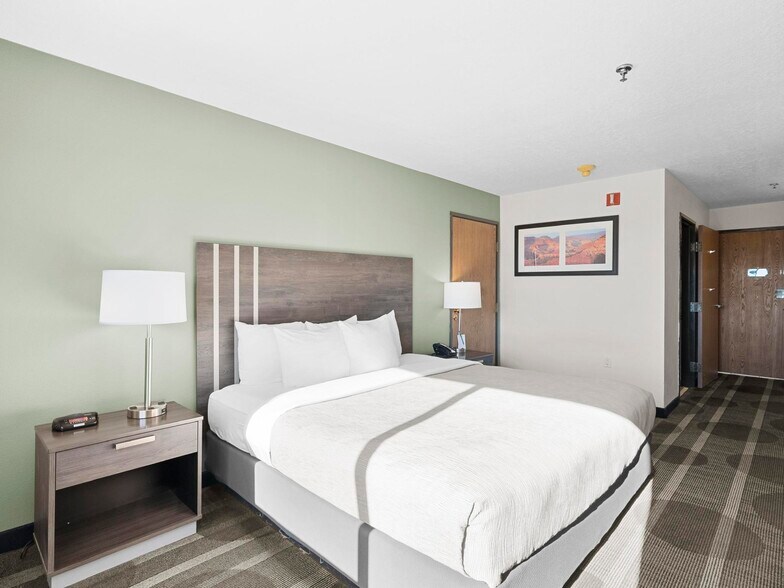 More Photos Of 815 E Hwy 89, Kanab Hotel For Sale