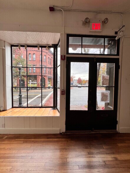 More Photos Of 7 W Main St, North Kingstown Storefront For Lease