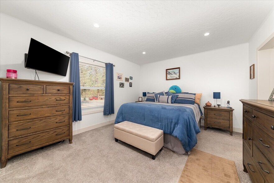 More Photos Of 6297 Sundown Dr, Nine Mile Falls Specialty For Sale