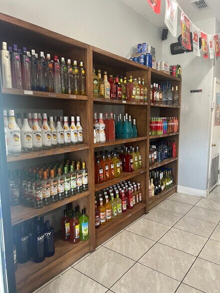 More Photos Of 1602 Corpus Christi St, Laredo General Retail For Lease