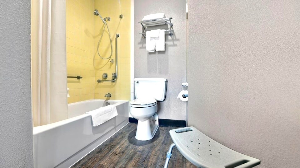 More Photos Of 616 33rd Ave SW, Cedar Rapids Hotel For Sale