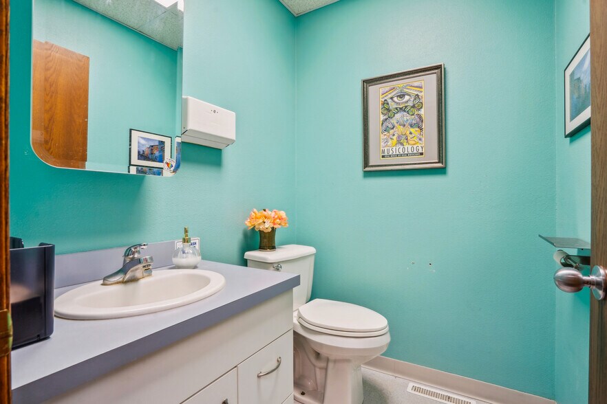 More Photos Of 3640 Canterbury Ct, Waterloo Healthcare For Sale