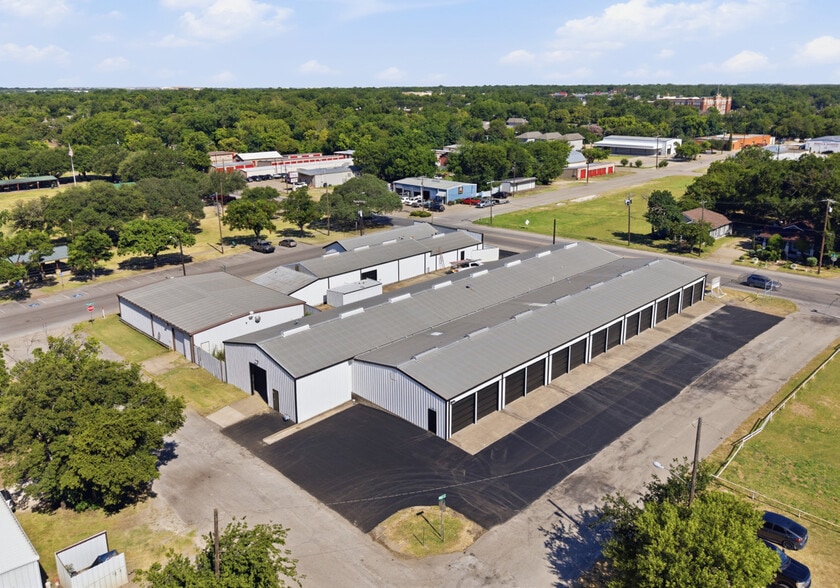 More Photos Of 201 W Westhill Dr, Cleburne Warehouse For Lease