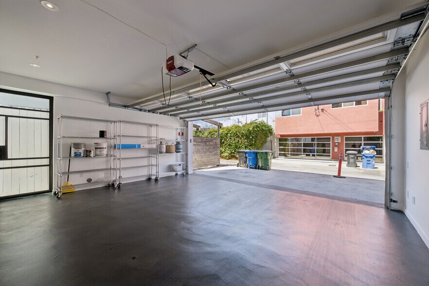 More Photos Of 1317 Cabrillo Ave, Venice Flex For Sale