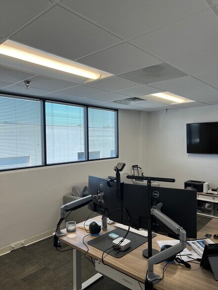 More Photos Of 330 Rancheros Dr, San Marcos Research And Development For Lease