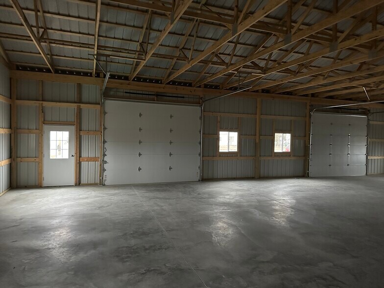 More Photos Of 263 Commercial St, Worthington Light Distribution For Sale