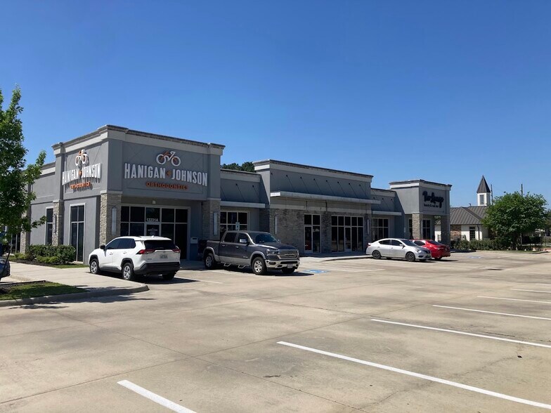 More Photos Of 12231 Northpointe Blvd, Tomball Storefront For Lease