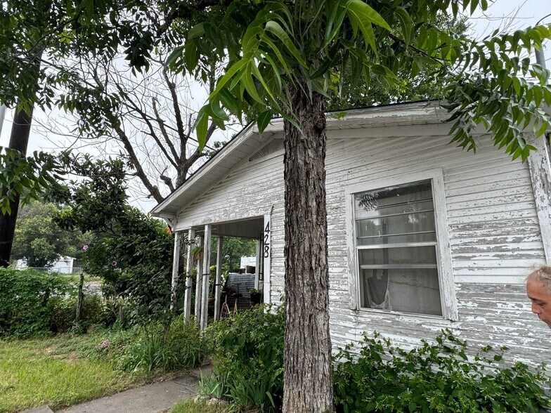 More Photos Of 428 Runnels Ave, San Antonio Office For Sale