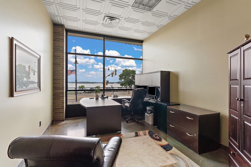More Photos Of 4100 Shoreline Dr, Spring Park Apartments For Sale