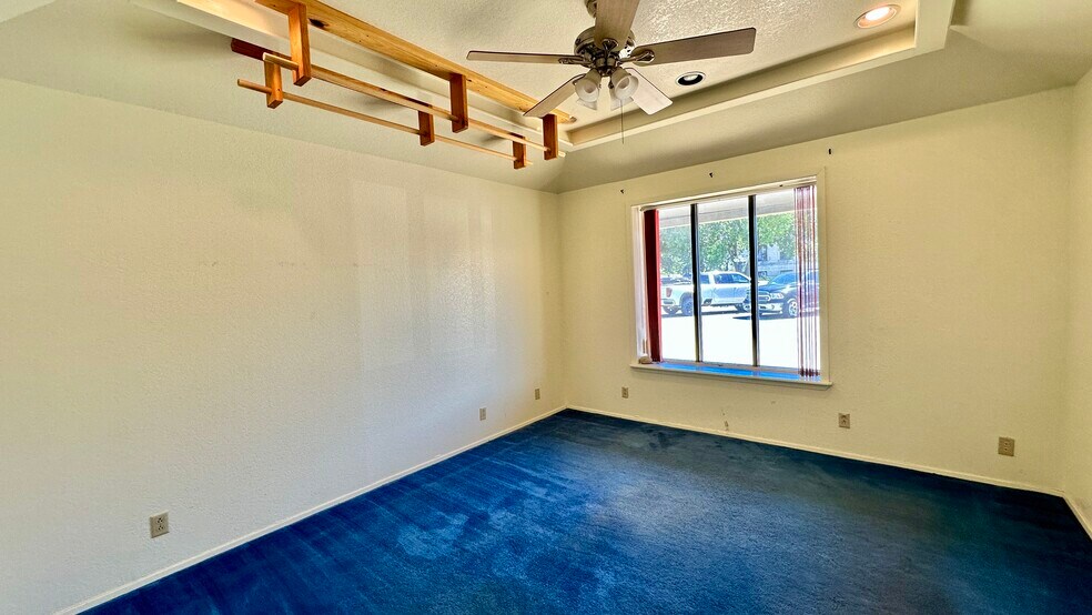 More Photos Of 115 Archer St, Jacksboro Office For Lease