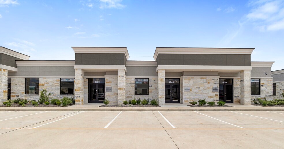 Primary Photo Of 3129 Kingsley Dr, Pearland Medical For Lease