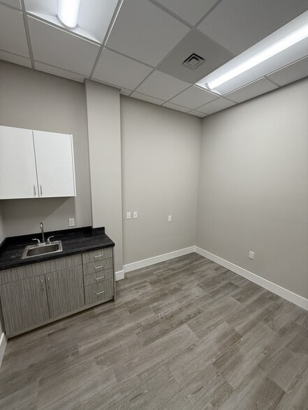 More Photos Of 101 NW 12th St, Pompano Beach Medical For Lease